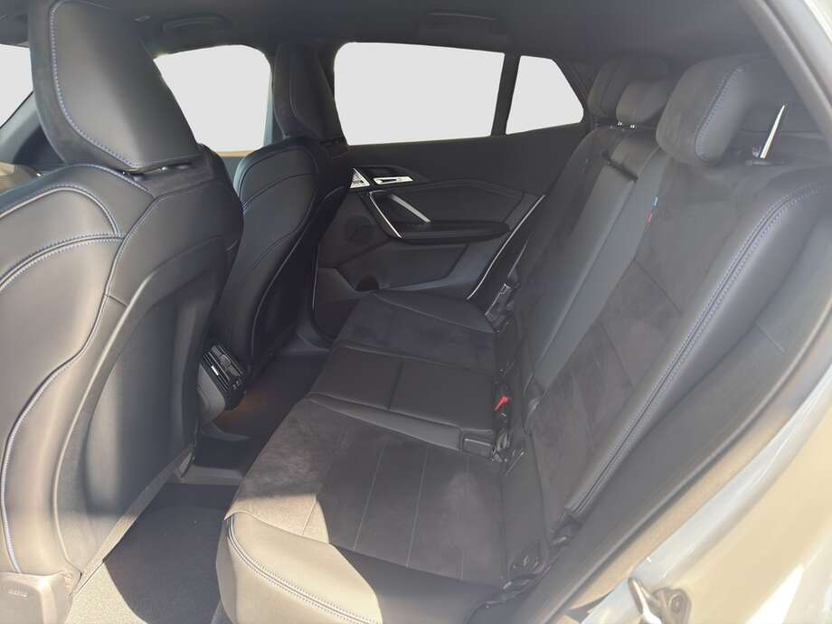 BMW iX2 xDrive30 (Bild 6/15)