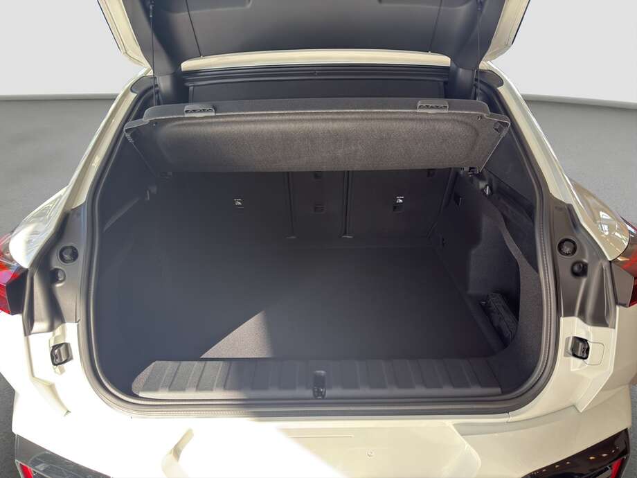 BMW iX2 xDrive30 (Bild 7/15)
