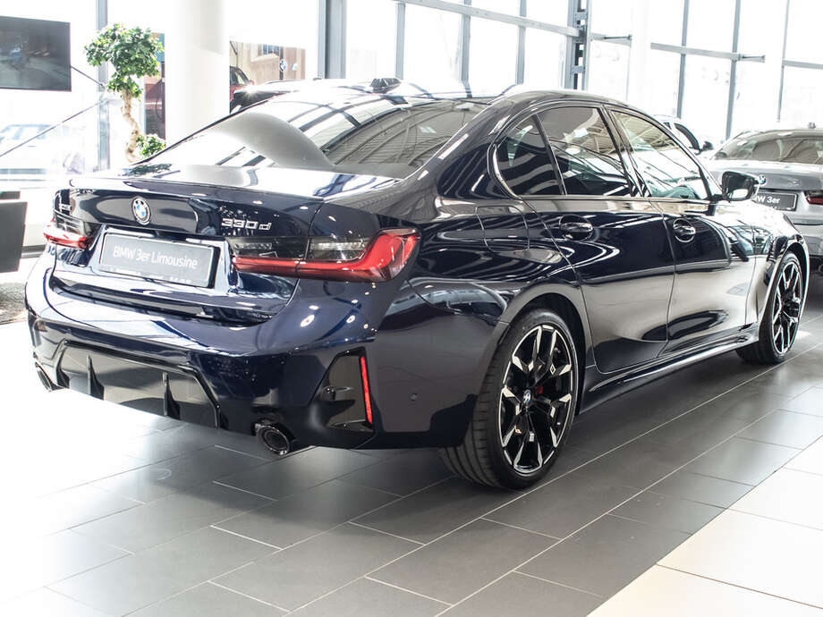 BMW 330d xDrive (Bild 12/19)