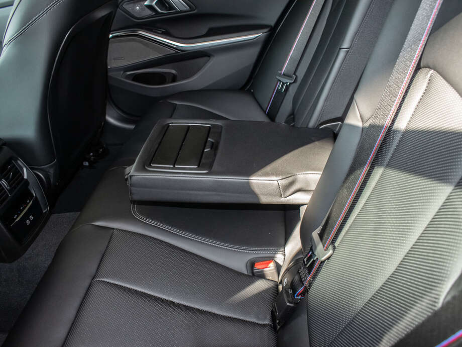 BMW 330d xDrive (Bild 9/19)