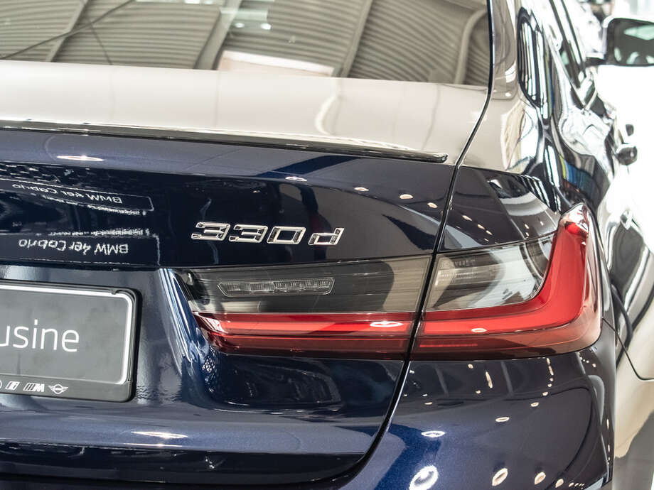 BMW 330d xDrive (Bild 11/19)