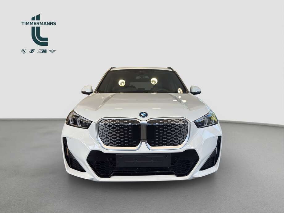 BMW iX1 eDrive20 (Bild 13/14)