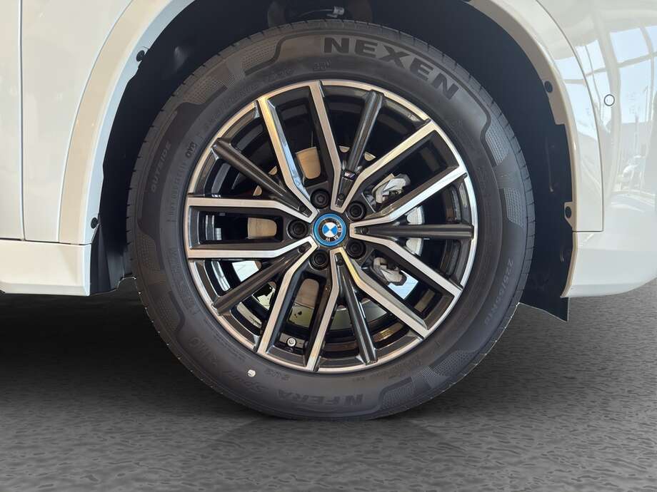 BMW iX1 eDrive20 (Bild 14/14)