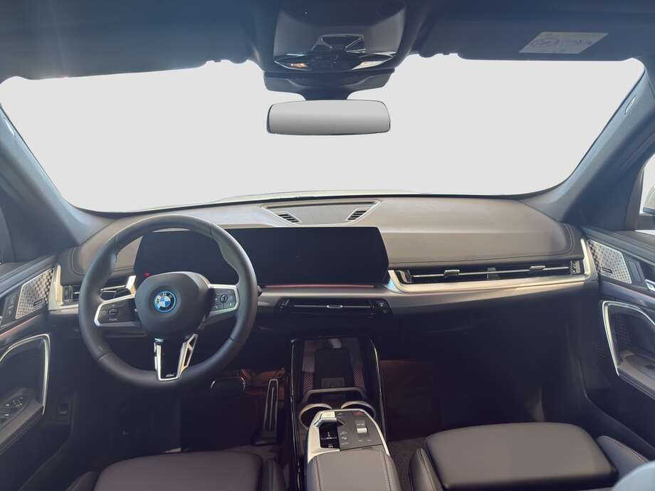 BMW iX1 eDrive20 (Bild 5/14)