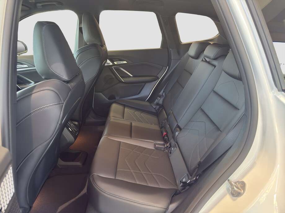 BMW iX1 eDrive20 (Bild 6/14)