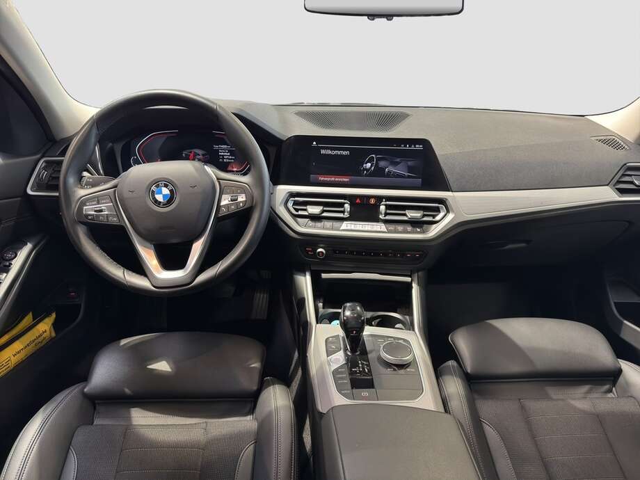 BMW 320d (Bild 5/22)