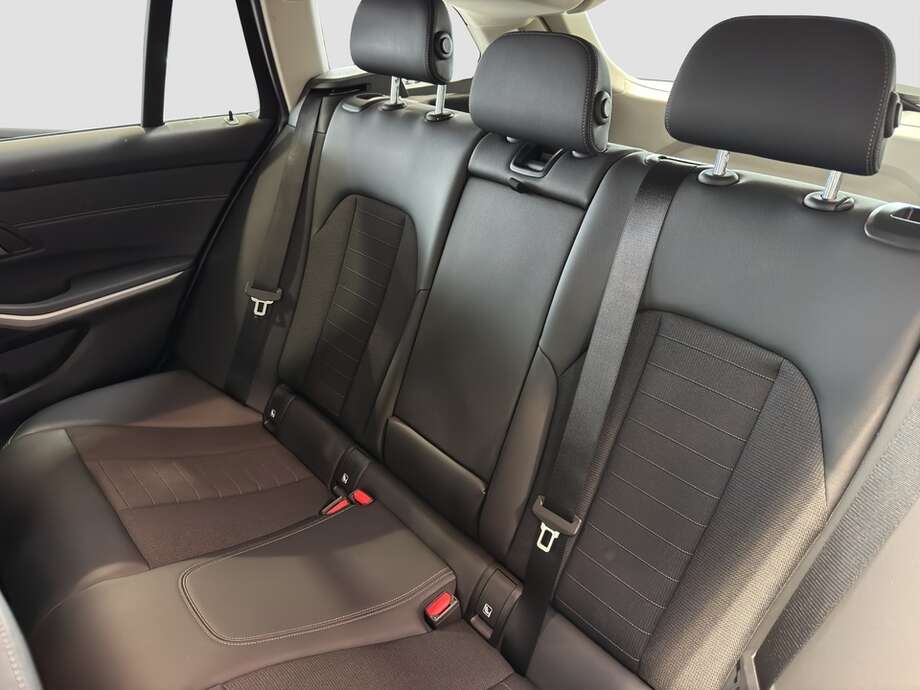 BMW 320d (Bild 6/22)