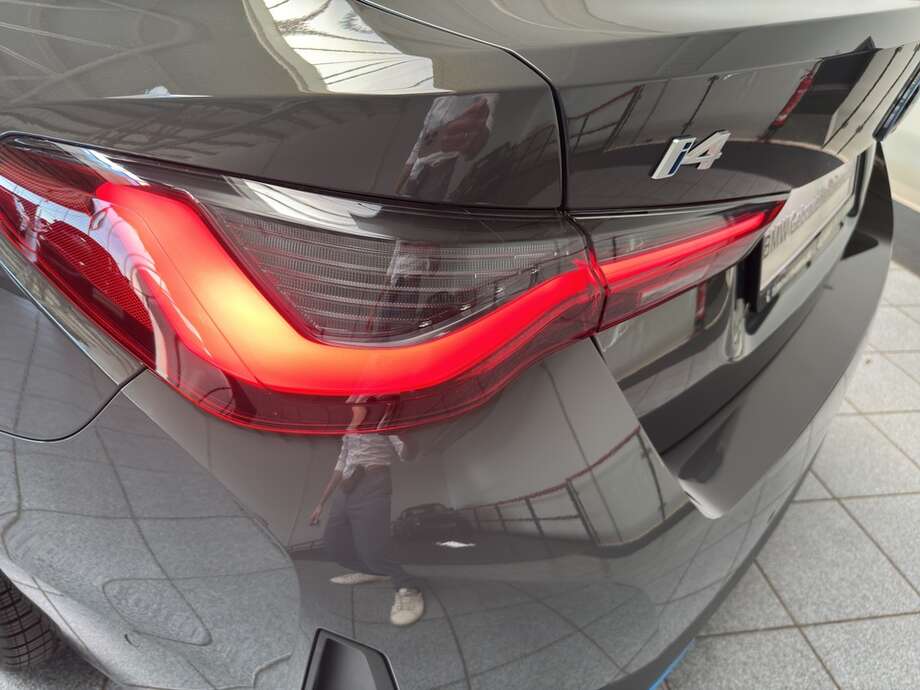 BMW i4 (Bild 8/17)