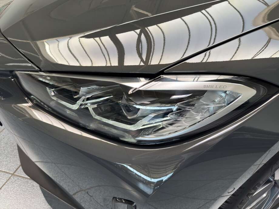 BMW i4 (Bild 9/17)