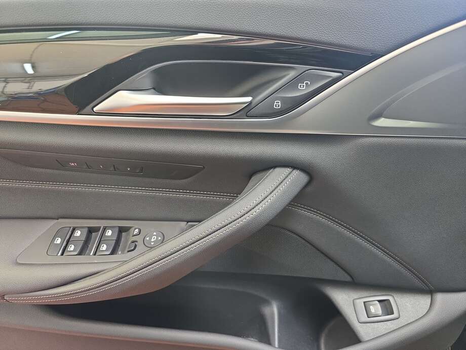 BMW 530i xDrive (Bild 8/19)