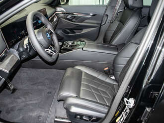 BMW i5 eDrive40 Touring (Bild 1/17)