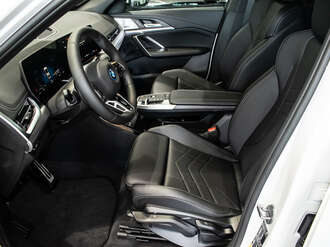 BMW iX1 eDrive20 (Bild 1/17)