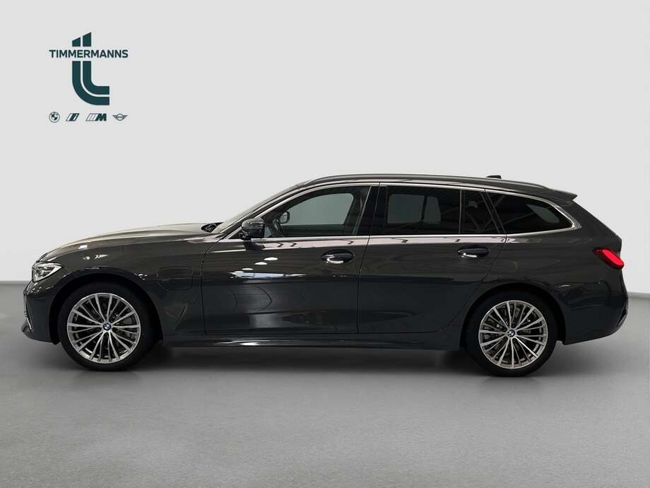 BMW 330e (Bild 8/15)