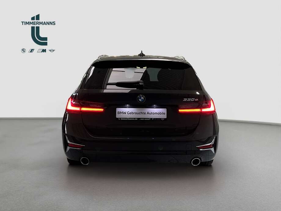 BMW 330e (Bild 10/15)