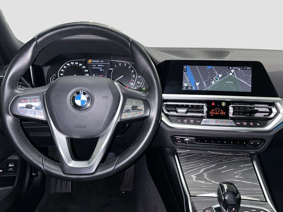 BMW 330e (Bild 5/15)