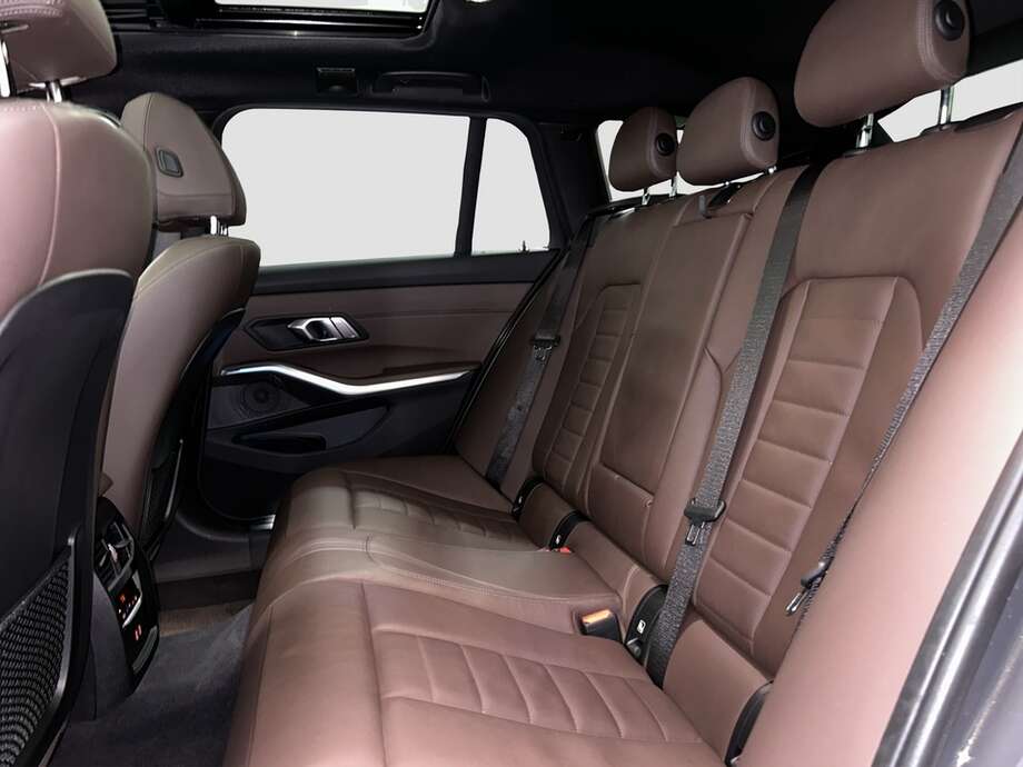 BMW 330e (Bild 6/15)