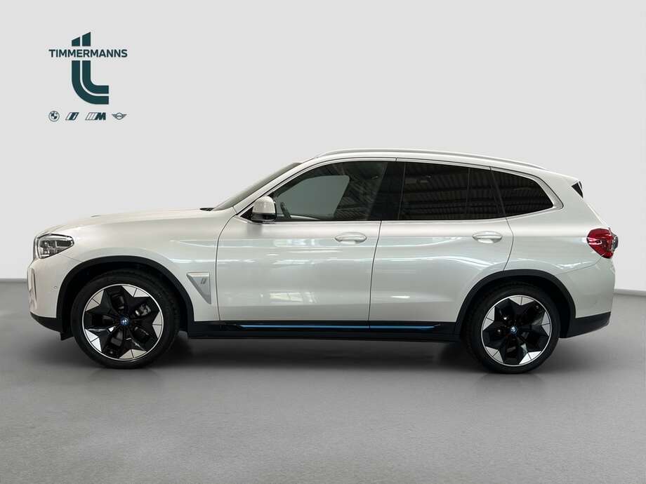 BMW iX3 (Bild 8/15)