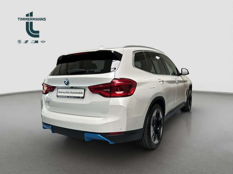 BMW iX3 (Bild 11/15)