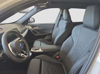 BMW iX1 eDrive20 (Bild 2/17)