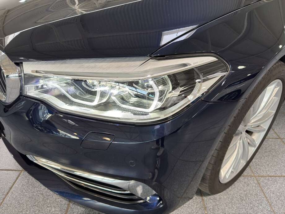 BMW 530d (Bild 9/17)