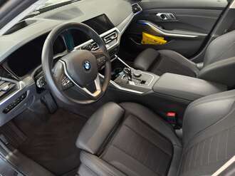 BMW 320d (Bild 2/15)