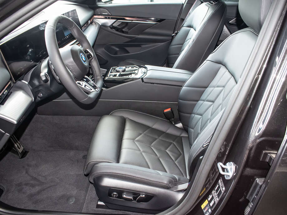 BMW BMW i5 eDrive40 Touring (Bild 2/2)
