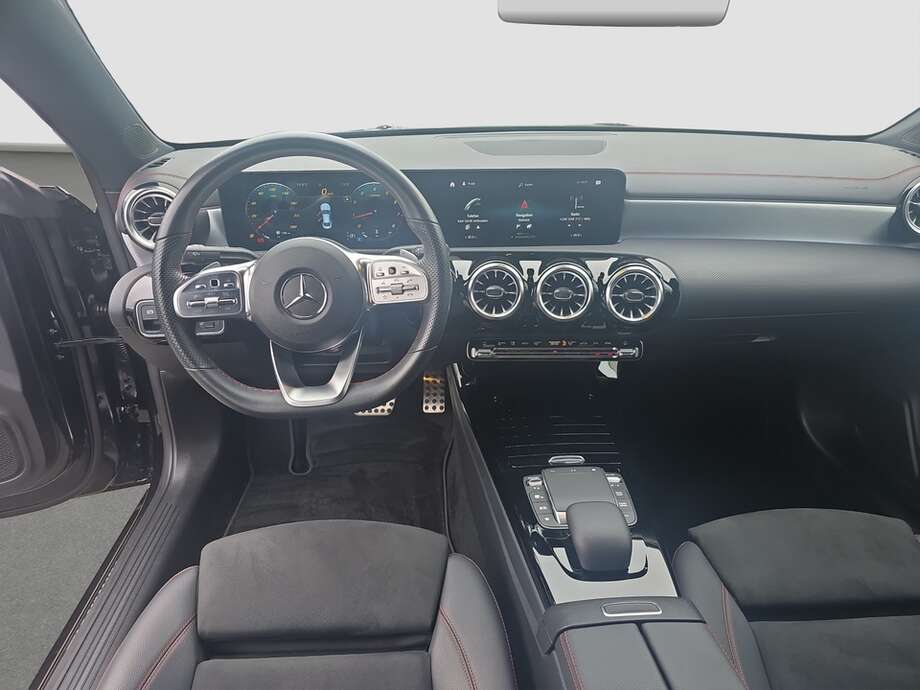 Mercedes-Benz CLA 200 (Bild 5/17)