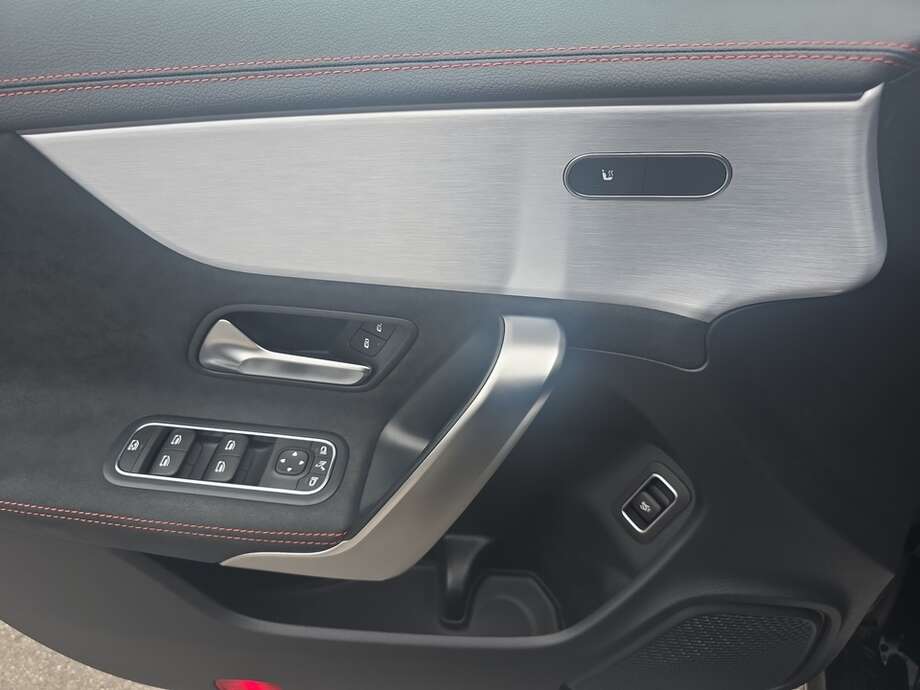 Mercedes-Benz CLA 200 (Bild 7/17)