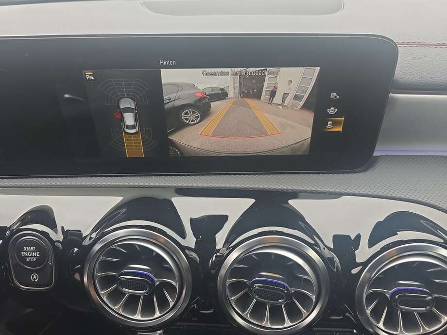 Mercedes-Benz CLA 200 (Bild 9/17)