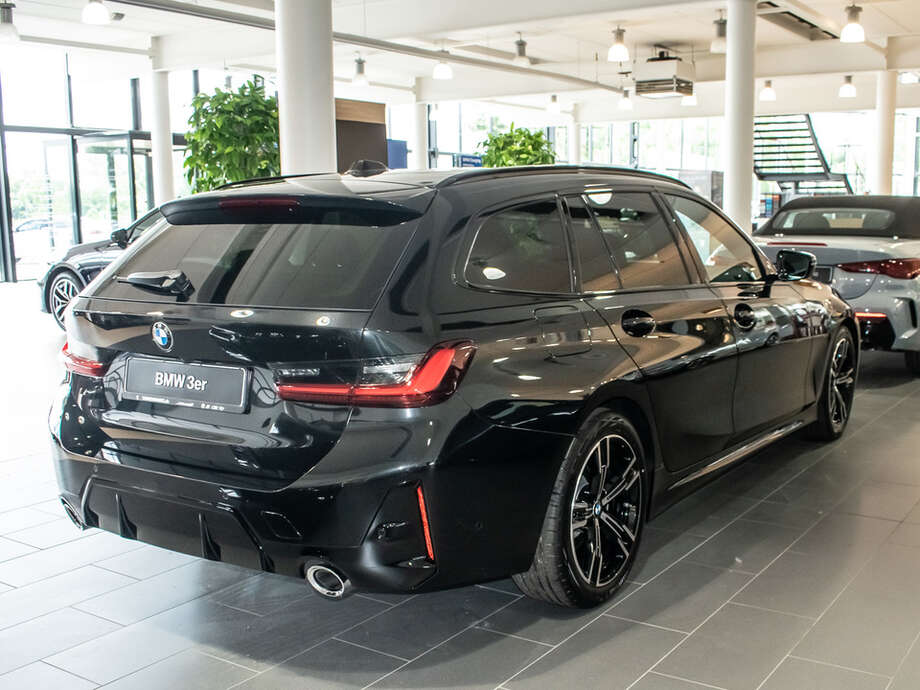 BMW 320d (Bild 8/15)
