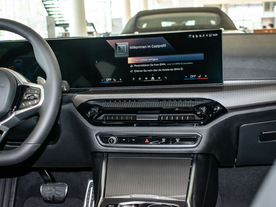 BMW 320d (Bild 14/15)