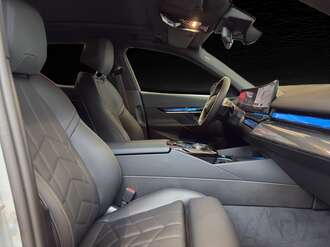BMW i5 M60 xDrive Limousine (Bild 3/12)