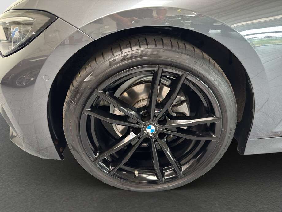 BMW 320d (Bild 10/16)