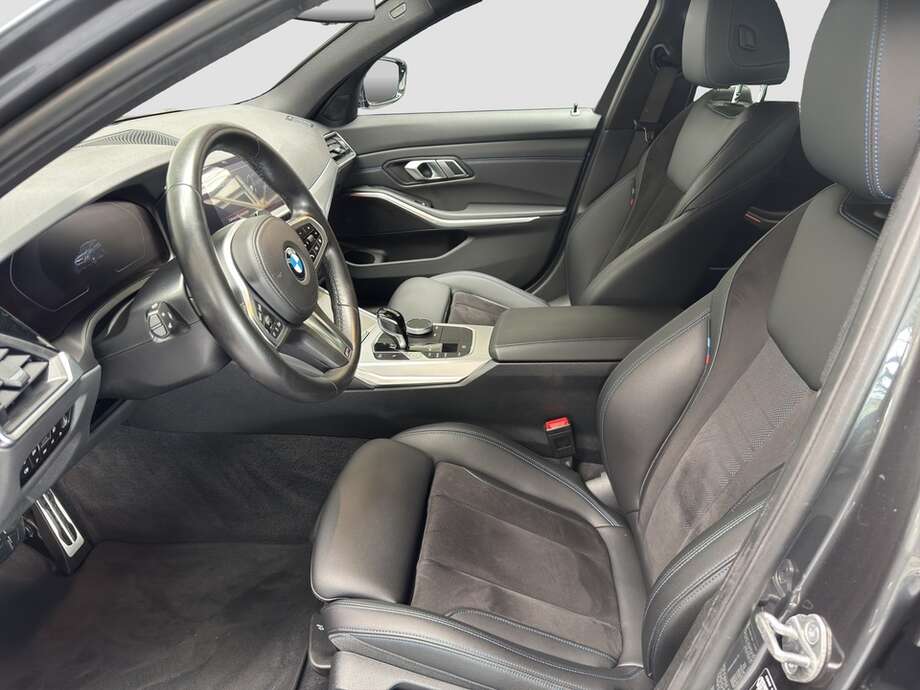 BMW 320d (Bild 11/16)