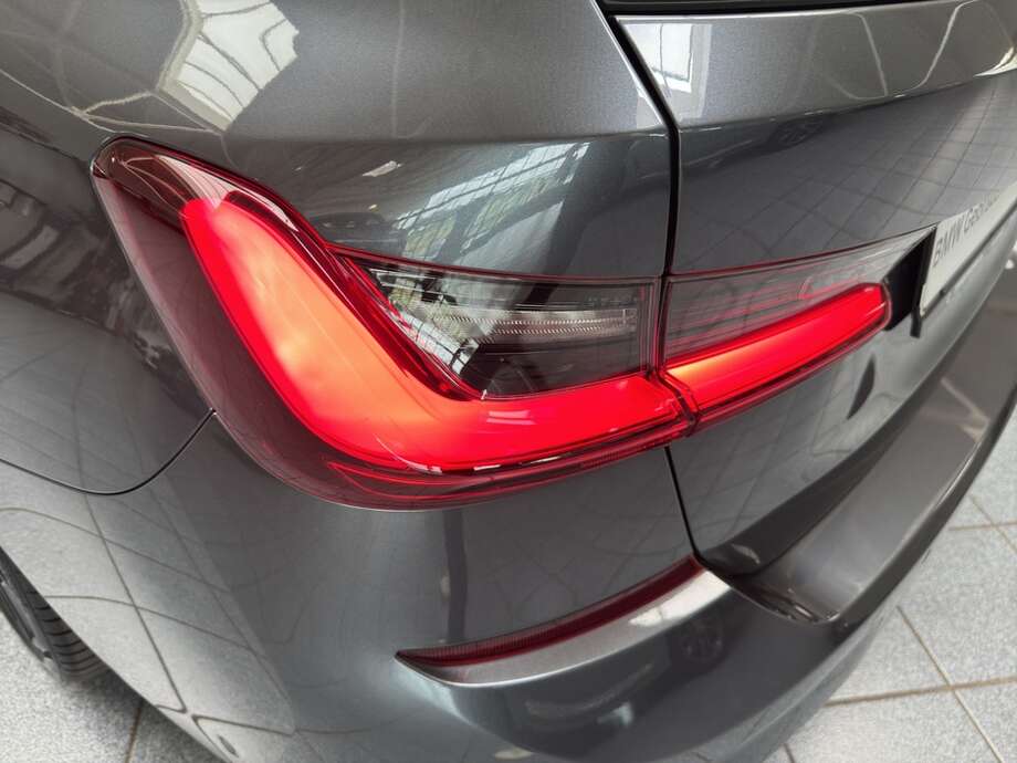 BMW 320d (Bild 6/16)
