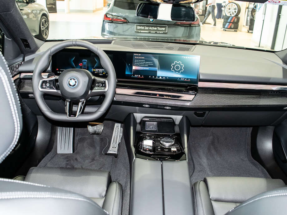 BMW i5 eDrive40 Touring (Bild 12/17)