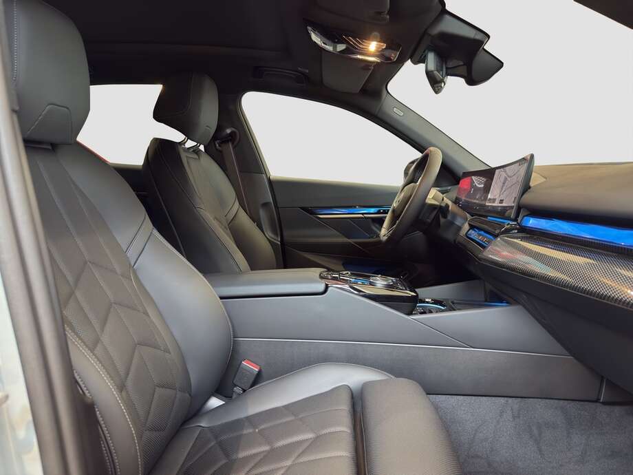 BMW i5 M60 xDrive Limousine (Bild 6/16)