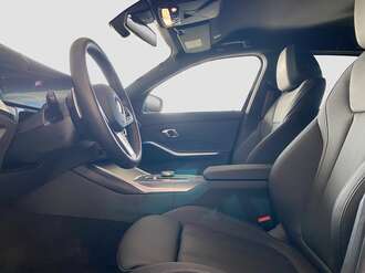 BMW 330d (Bild 2/24)