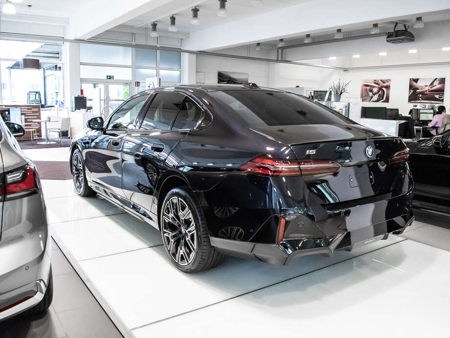 BMW i5 xDrive40 Limousine (Bild 8/15)