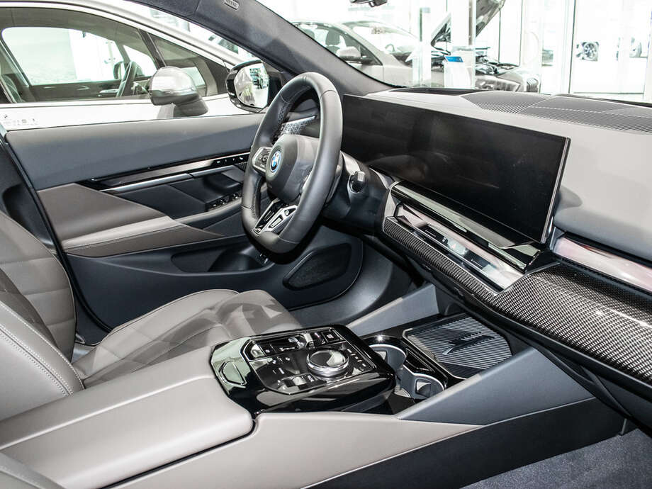 BMW i5 xDrive40 Limousine (Bild 9/15)