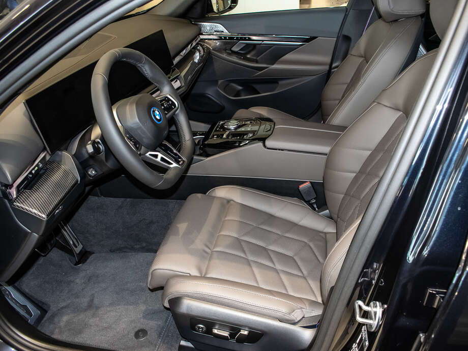BMW i5 xDrive40 Limousine (Bild 15/15)