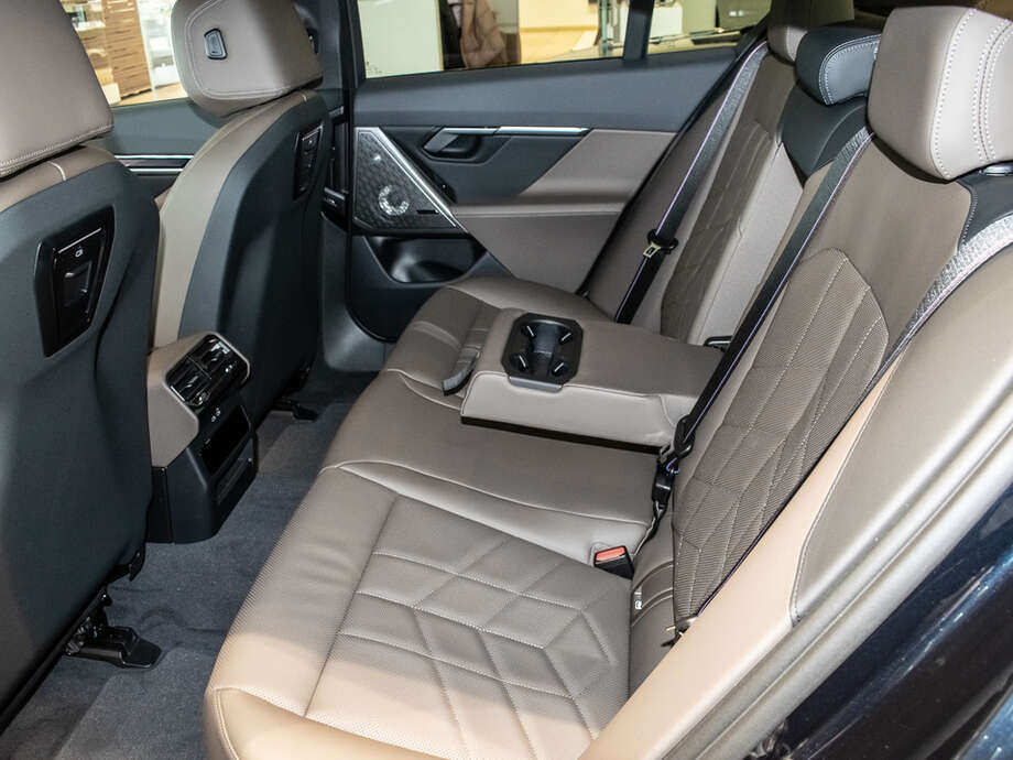 BMW i5 xDrive40 Limousine (Bild 7/15)