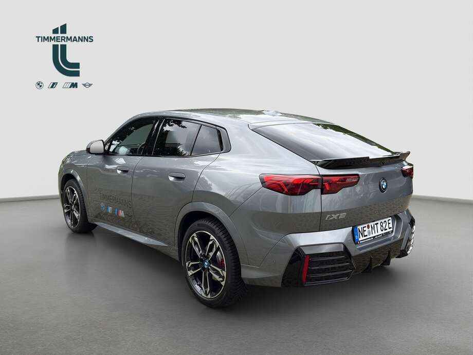 BMW iX2 eDrive20 (Bild 9/15)