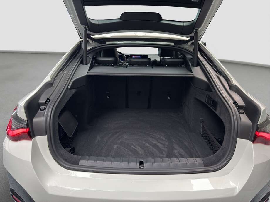BMW i4 (Bild 7/17)