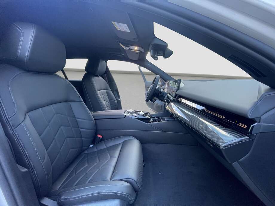 BMW 540d xDrive (Bild 8/16)