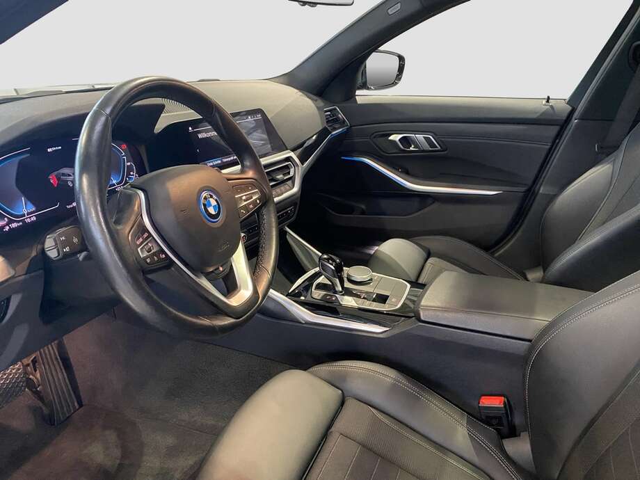 BMW 330e (Bild 2/2)