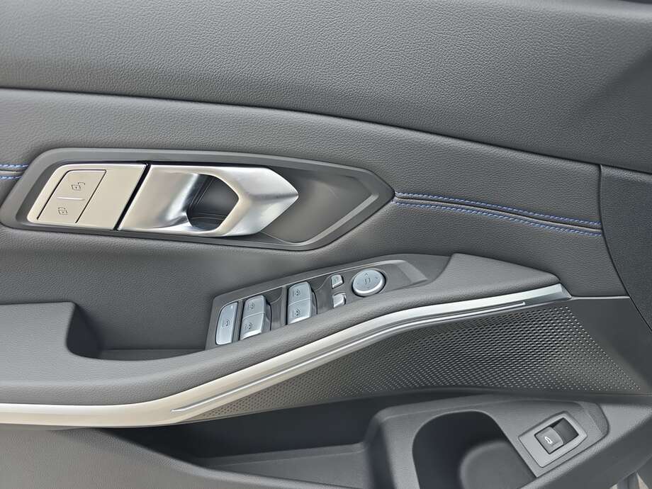 BMW 320d (Bild 7/19)