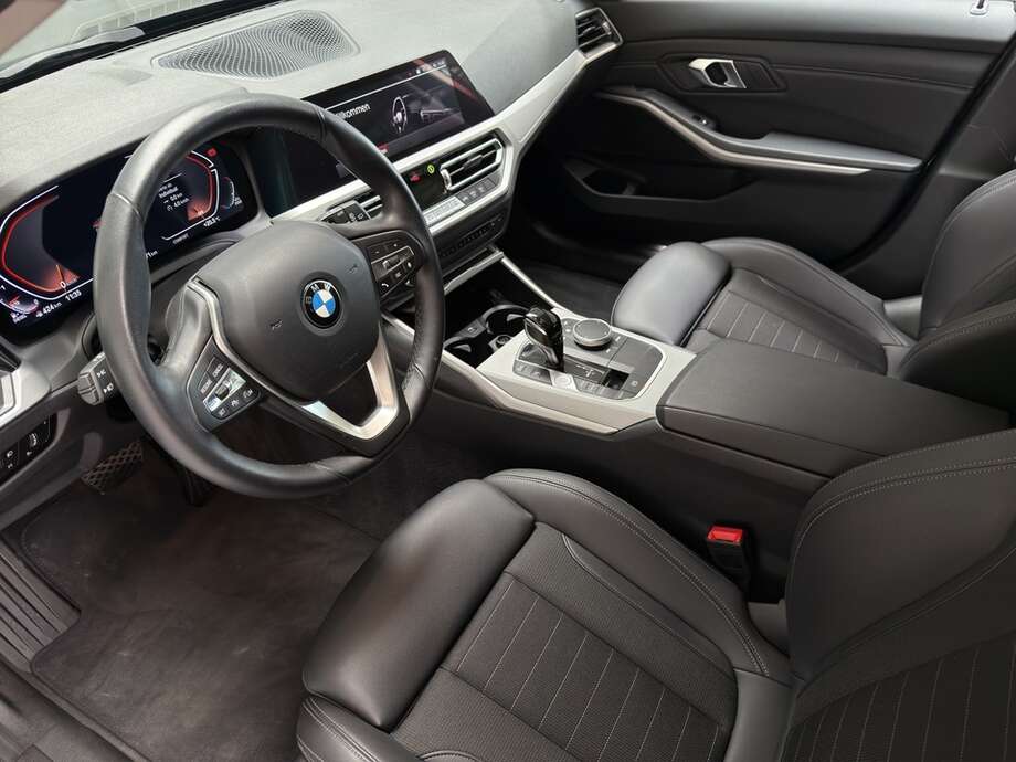 BMW 320d (Bild 3/15)