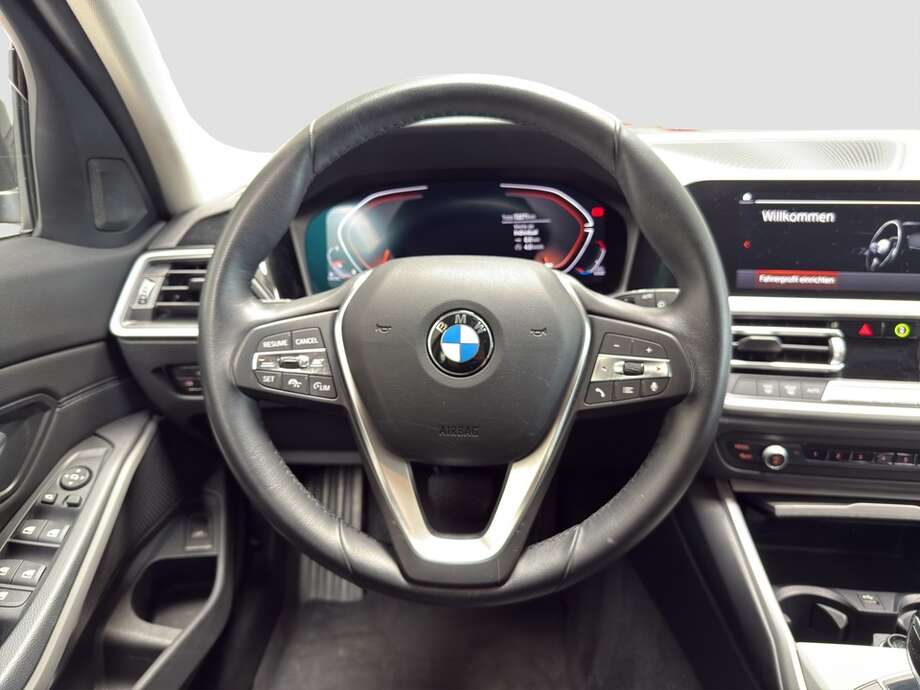 BMW 320d (Bild 4/15)