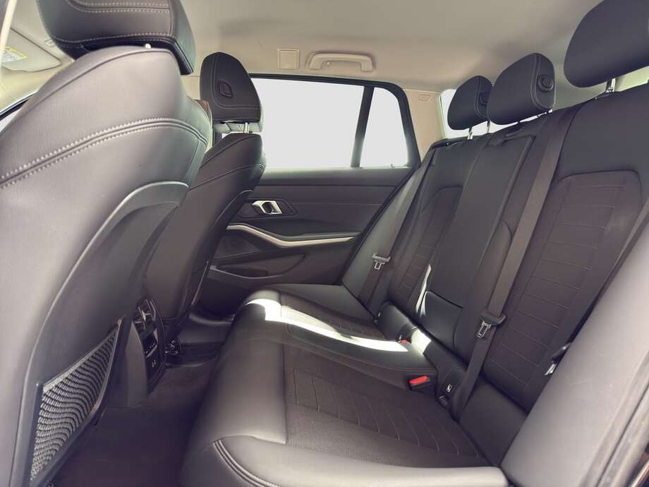 BMW 320d (Bild 6/15)